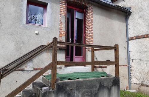 Neuvy-sur-Barangeon House | Pet-Friendly Retreat at Les Volets Rouges for Families