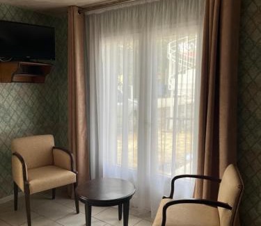 Thieblemont-Faremont Bed & Breakfast | Discover Les Wyllos: Family-Friendly Retreat with Pool & Hot Tub