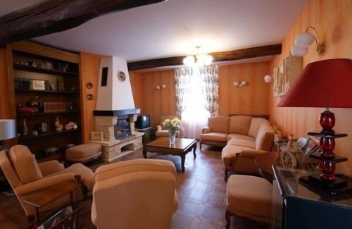 Thieblemont-Faremont Bed & Breakfast | Discover Les Wyllows: Family-Friendly Retreat with Hot Tub