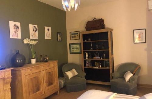Cazouls-les-Beziers Bed & Breakfast | Inviting LES YUCCAS: Oceanfront Retreat with Pool Access
