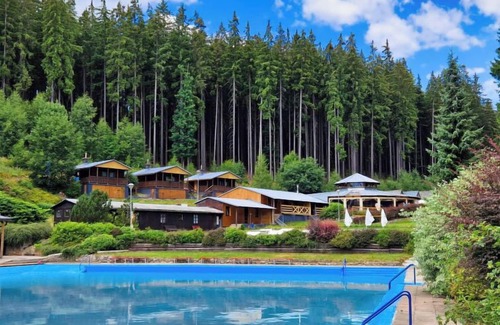 Mlade Buky House | Discover Lesní plovárna B1: Pet-Friendly Getaway with Pool