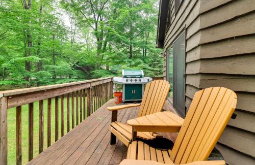 Greentown House | Family-Friendly Poconos Cabin - Steps from Lake Wallenpaupack!