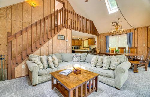 Greentown House | Family-Friendly Poconos Cabin - Steps from Lake Wallenpaupack!