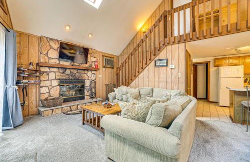 Greentown House | Family-Friendly Poconos Cabin - Steps from Lake Wallenpaupack!