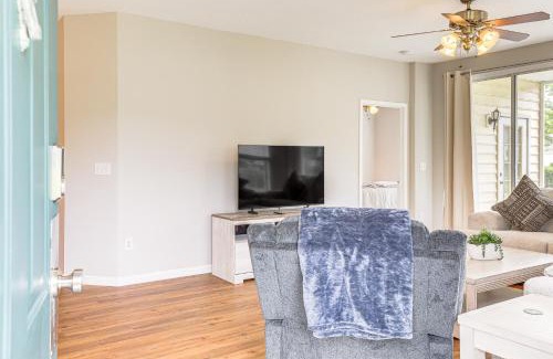Red Hill Apartment | Less Than 1 Mi to Legends Golf Resort Condo with Pool!