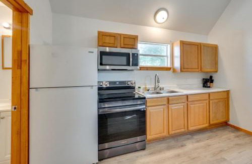 Stockdale House | Less Than 1 Mi to Main St Quiet Home with Yard in Stockdale