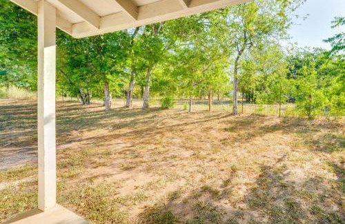 Stockdale House | Less Than 1 Mi to Main St Quiet Home with Yard in Stockdale