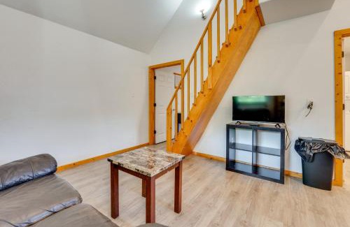 Stockdale House | Less Than 1 Mi to Main St Quiet Home with Yard in Stockdale