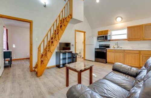 Stockdale House | Less Than 1 Mi to Main St Quiet Home with Yard in Stockdale