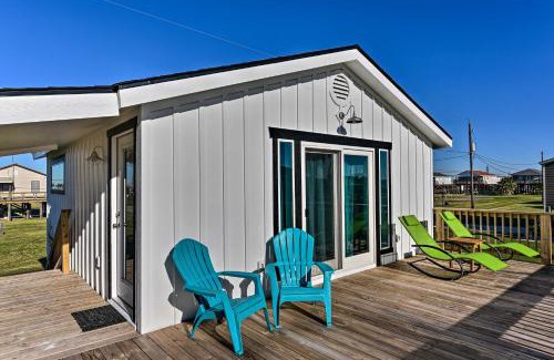 Surfside Beach Apartment | Inviting Cottage Just Steps from the Beach - Family-Friendly!
