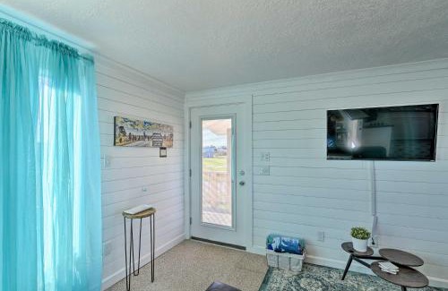 Surfside Beach Apartment | Inviting Cottage Just Steps from the Beach - Family-Friendly!