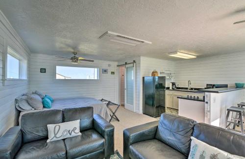 Surfside Beach Apartment | Inviting Cottage Just Steps from the Beach - Family-Friendly!