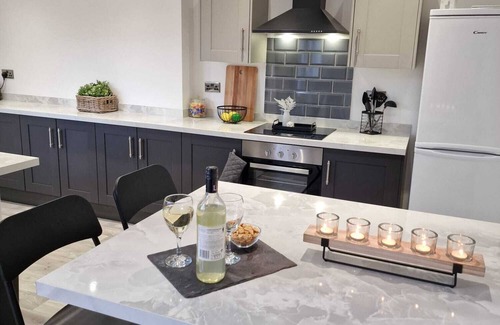 Doncaster House | Convenient Hotel Near City Centre - Pet Friendly & Family Amenities