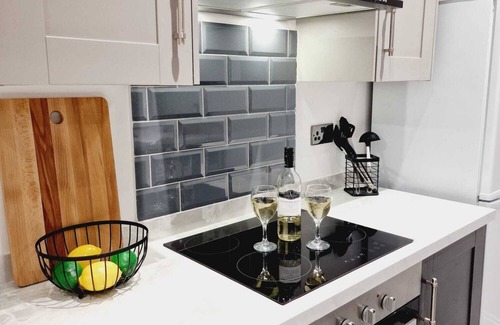 Doncaster House | Convenient Hotel Near City Centre - Pet Friendly & Family Amenities