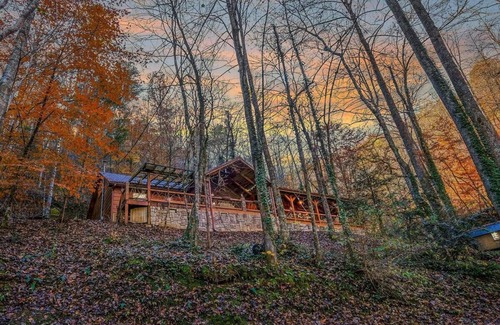 Townsend Cabin | Cozy 3BR Retreat with Hot Tub near National Park