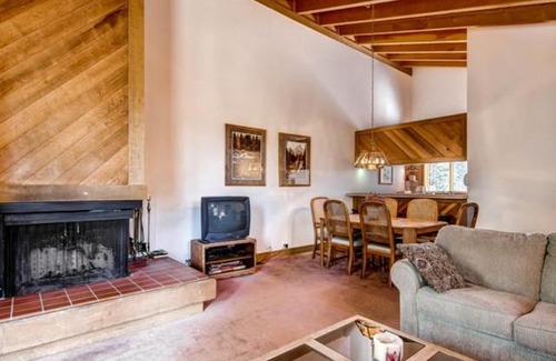 Truckee Apartment | Cozy Ski Retreat Near Northstar Resort with Spa Access