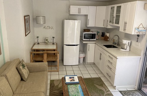 Kailua Cottage | Steps from Kailua Beach: Oceanfront Retreat with Spa