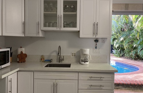 Kailua Cottage | Steps from Kailua Beach: Oceanfront Retreat with Spa
