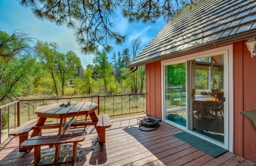 Prescott House | Charming Prescott Cabin Steps From Downtown and Pet Friendly