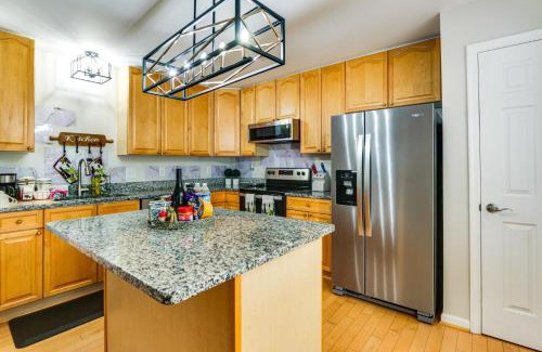 Hagerstown House | Less Than 2 Mi to Dtwn Hagerstown Townhome with Fireplace