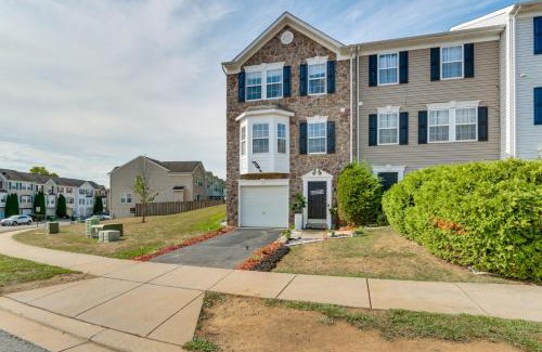 Hagerstown House | Less Than 2 Mi to Dtwn Hagerstown Townhome with Fireplace