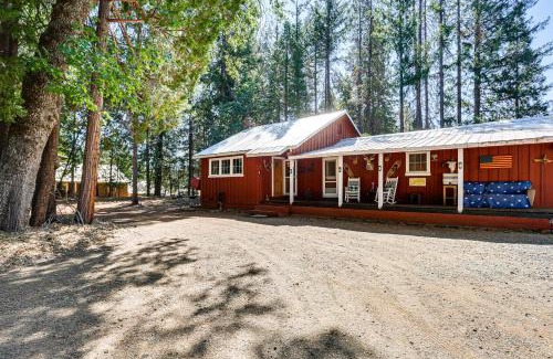 Trinity Center House | Less Than 2 Mi to Trinity Lake NorCal Getaway with BBQ