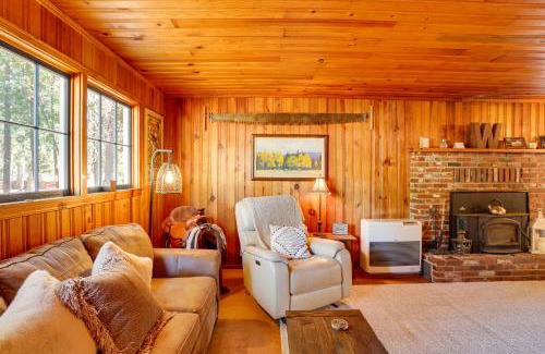 Trinity Center House | Less Than 2 Mi to Trinity Lake NorCal Getaway with BBQ