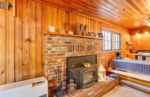 Trinity Center House | Less Than 2 Mi to Trinity Lake NorCal Getaway with BBQ
