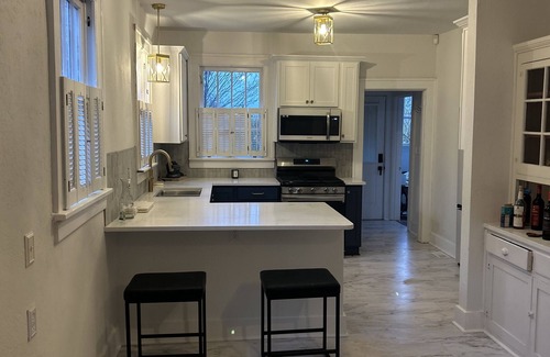 Summerville House | Conveniently Located Near Masters with Family-Friendly Amenities