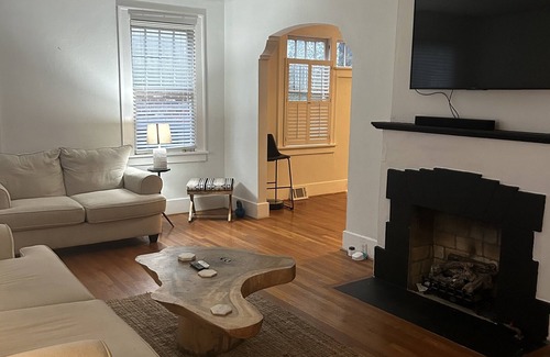 Summerville House | Conveniently Located Near Masters with Family-Friendly Amenities