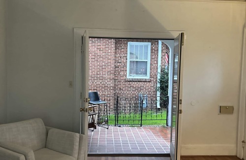 Summerville House | Conveniently Located Near Masters with Family-Friendly Amenities