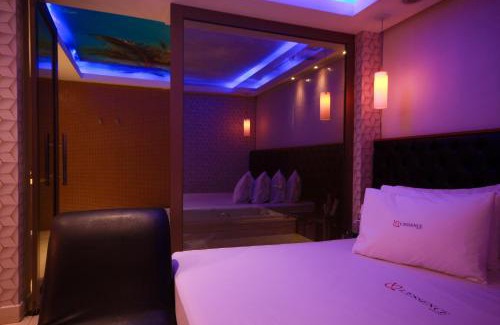 Jaguare Hotel | Budget-Friendly Stay at LESSENCE MOTEL with Pool & Hot Tub