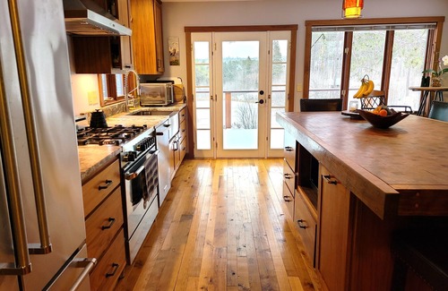 Duluth House | Discover Lester River Pines: Pet-Friendly Oasis with Pond Views