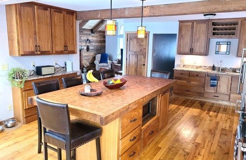 Duluth House | Discover Lester River Pines: Pet-Friendly Oasis with Pond Views