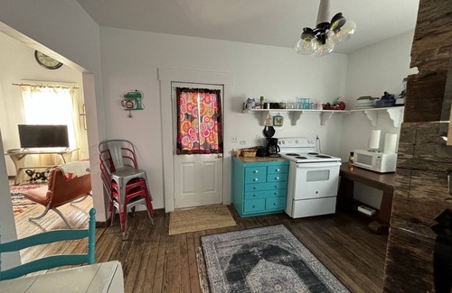 Lake Forest Estates House | Discover Winter Bliss at Rubies Rental with Spa & Hot Tub