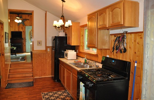 Altmar Cottage | Cozy Retreat at Woodson Bella Vista with Lake View & Spa