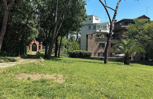 Nomentano Apartment | Let's go to Tizi! Elegant apartment near Villa Torlonia.
