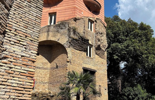 Nomentano Apartment | Let's go to Tizi! Elegant apartment near Villa Torlonia.
