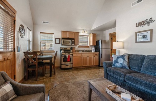 Dover Bay House | Lakefront Retreat: Cozy 1 Bedroom Bungalow with Hot Tub
