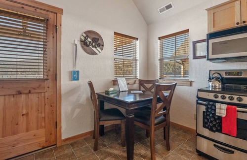 Dover Bay House | Lakefront Retreat: Cozy 1 Bedroom Bungalow with Hot Tub