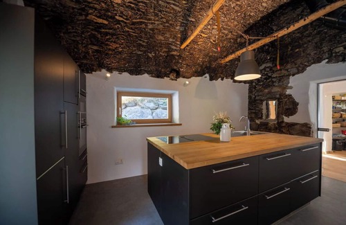 Glorenza Cottage | Let your soul dangle - historic farmhouse meets modernity