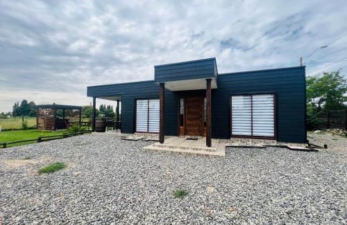 Nuble Region House | Inviting Letice Lodge in Chillán: Pet-Friendly & Spa Retreat