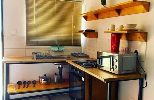 Letlhakeng Bed & Breakfast | Comfortable Letlhakeng Park-Route Apartments with Dining & More