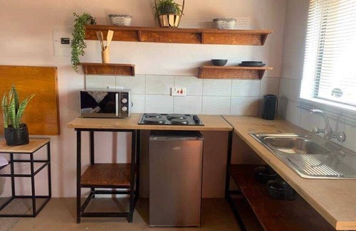 Letlhakeng Bed & Breakfast | Comfortable Letlhakeng Park-Route Apartments with Dining & More
