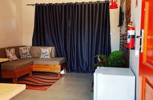 Letlhakeng Bed & Breakfast | Comfortable Letlhakeng Park-Route Apartments with Dining & More