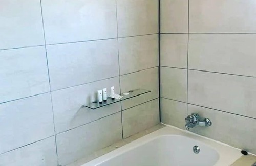 Letlhakeng Bed & Breakfast | Comfortable Letlhakeng Park-Route Apartments with Dining & More