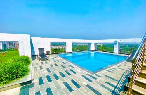 New Town Apartment | Ideal Studio Near Airport for Gatherings and Relaxation