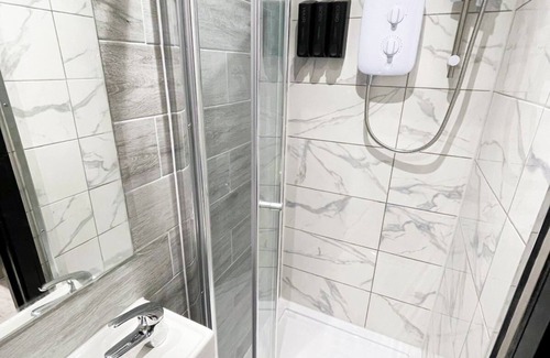 West Harrow Apartment | Cozy Letzi Private En-Suite with Breakfast at Park Drive