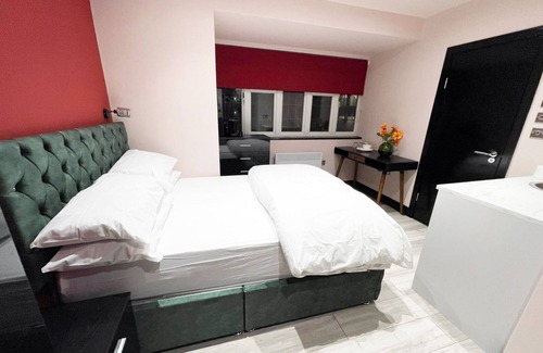 West Harrow Apartment | Cozy Letzi Private En-Suite with Breakfast at Park Drive