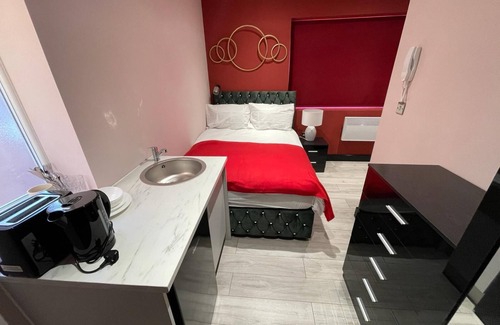 Headstone North House | Discover Letzi Private En-Suite: Family-Friendly Retreat
